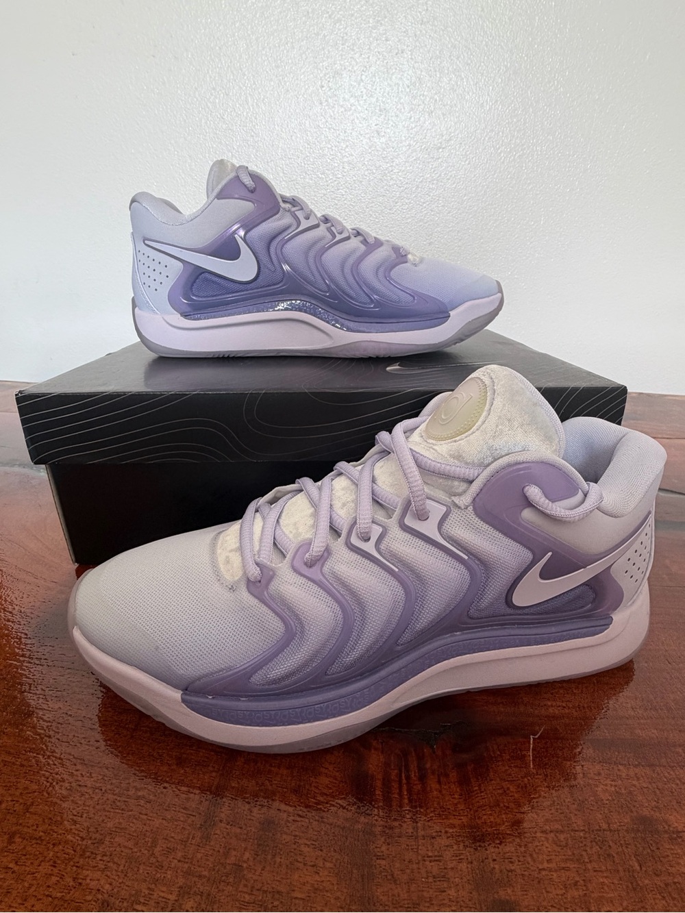 Nike Men’s Lavender and White Basketball Sneakers